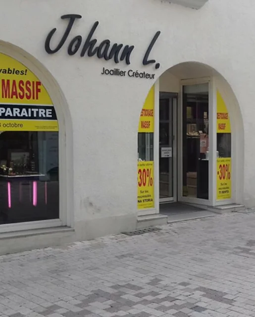 Adhésif marquage publicitaire pour commerces à Bourges dans le Che (18)