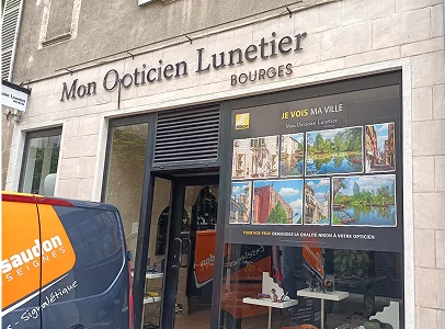 Marquage adhésif micro-perforé publicitaire pour vitrine commerciale à Bourges (18)
